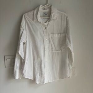 Abercrombie & Fitch Gauzy White Oversized Button Down Shirt Women’s size Small